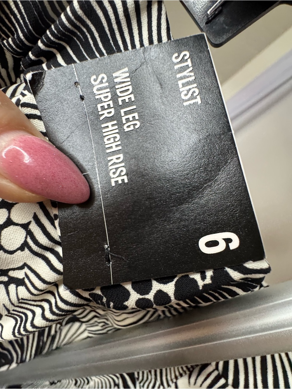 Express Wide Leg Floral Pants in Black & White - Picture 2 of 5